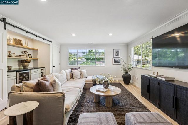 111 Park Ave, Walnut Creek, CA 94595