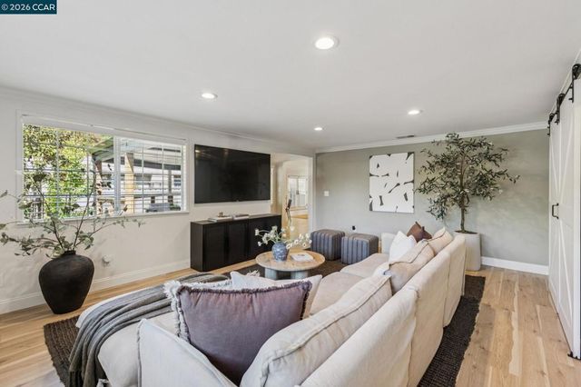 111 Park Ave, Walnut Creek, CA 94595
