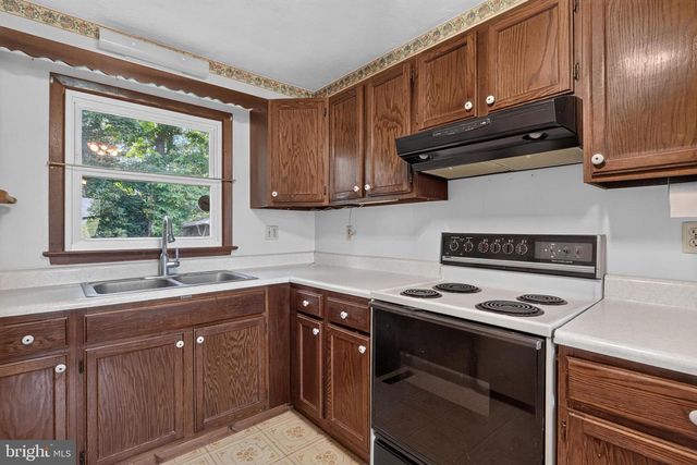 694 GUERNSEY RD, Aspers, PA 17304