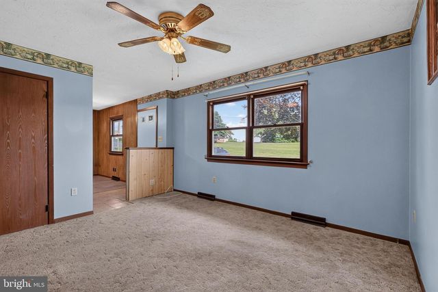 694 GUERNSEY RD, Aspers, PA 17304