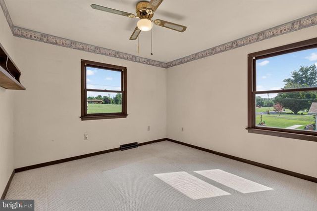694 GUERNSEY RD, Aspers, PA 17304