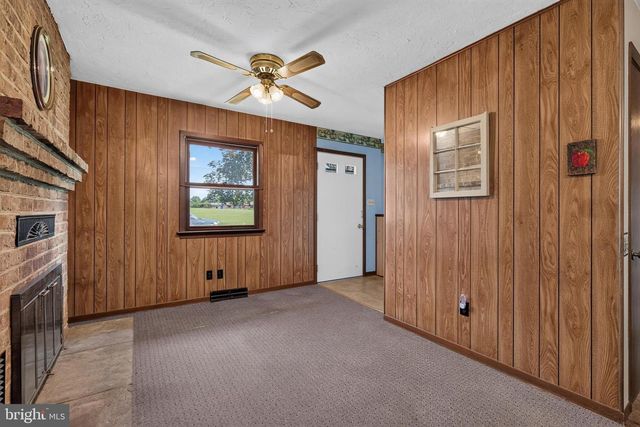 694 GUERNSEY RD, Aspers, PA 17304