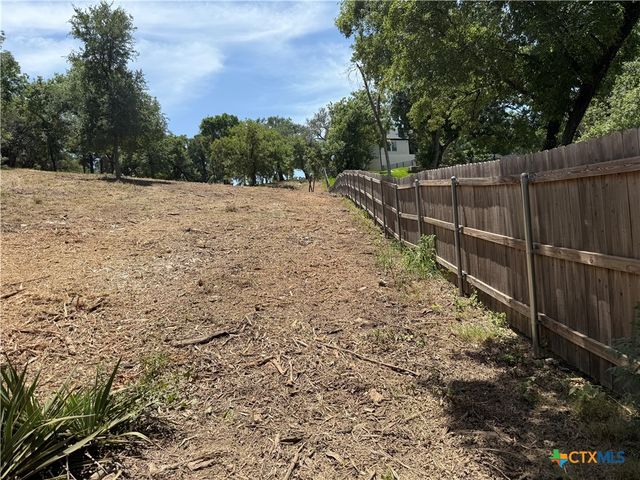 654 Creekside Drive, Belton, TX 76513