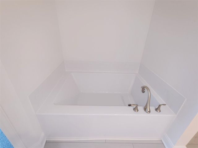 6 Keystone Court, Angleton, TX 77515