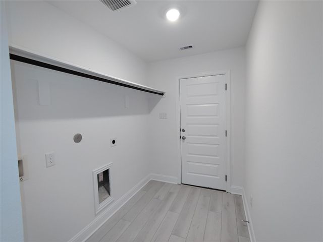 6 Keystone Court, Angleton, TX 77515