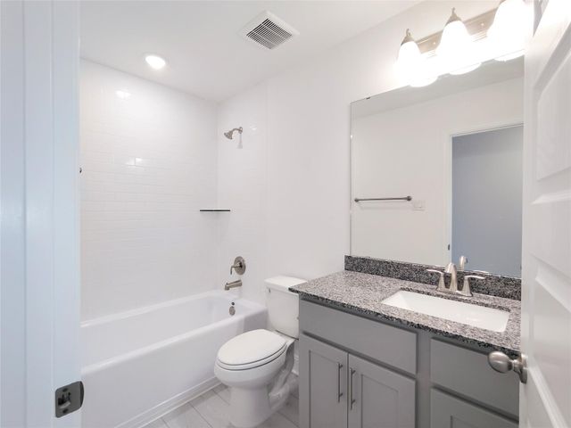 6 Keystone Court, Angleton, TX 77515