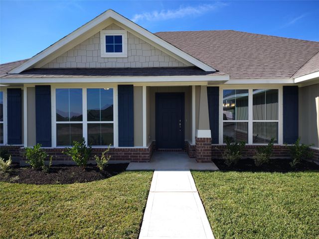 6 Keystone Court, Angleton, TX 77515
