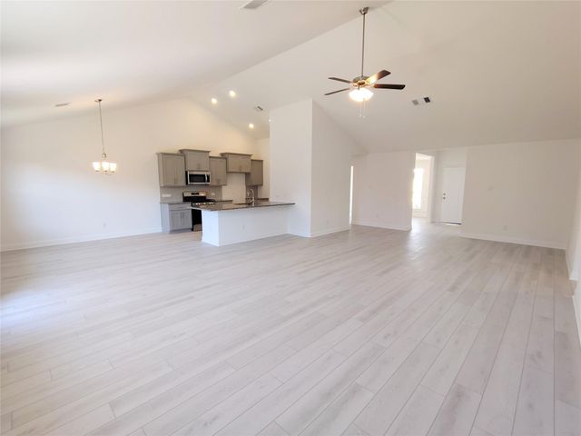 6 Keystone Court, Angleton, TX 77515