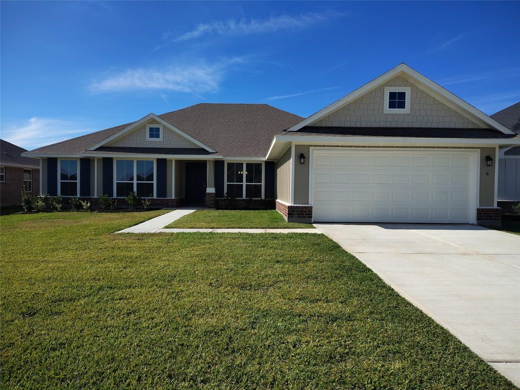 6 Keystone Court, Angleton, TX 77515