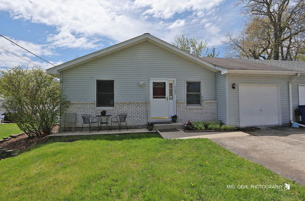 17825 W Cheyenne Court, Grayslake, IL 60030