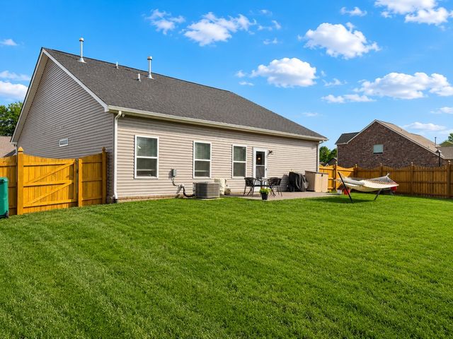 131 Crabourne Dr, White House, TN 37188