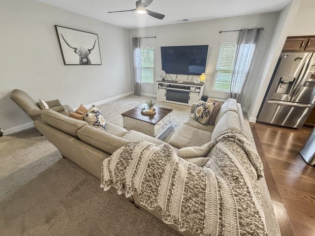 131 Crabourne Dr, White House, TN 37188