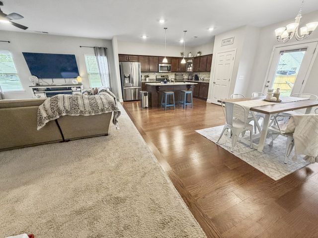 131 Crabourne Dr, White House, TN 37188