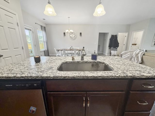 131 Crabourne Dr, White House, TN 37188