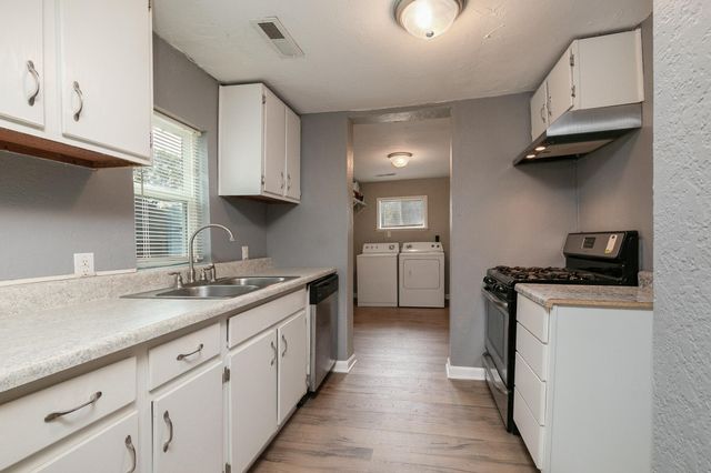 2946 W Elm Street, Springfield, MO 65802