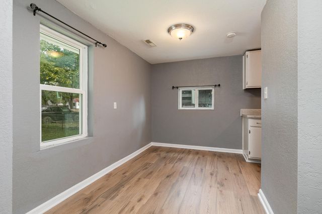 2946 W Elm Street, Springfield, MO 65802