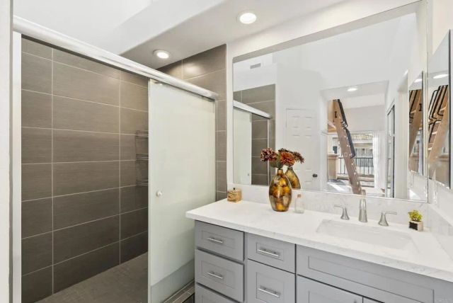 7215 Calabria Ct 74, San Diego, CA 92122