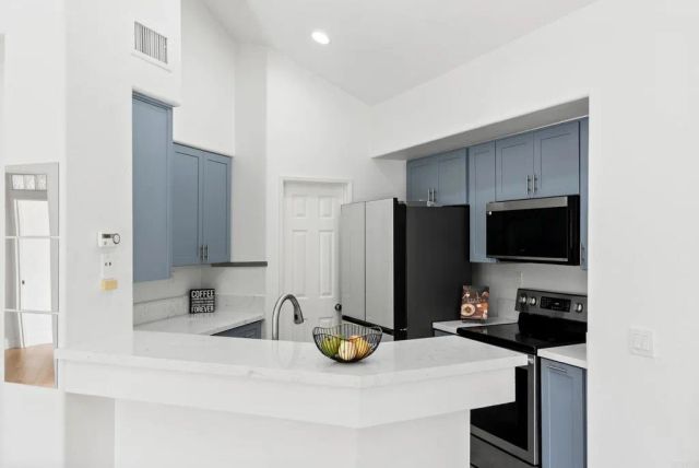 7215 Calabria Ct 74, San Diego, CA 92122