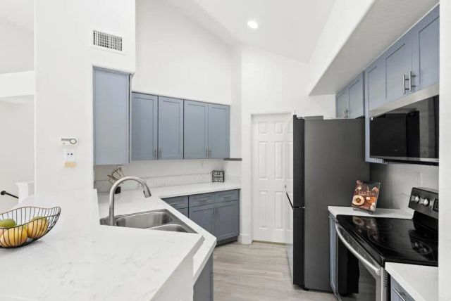 7215 Calabria Ct 74, San Diego, CA 92122