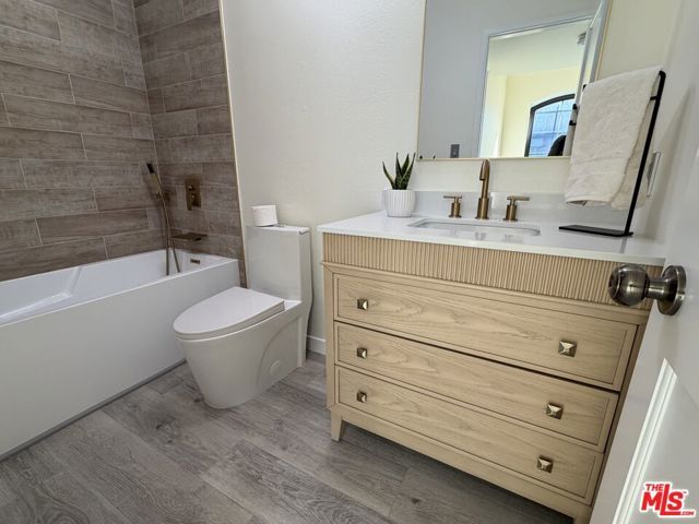 8105 Redlands Street 107, Playa Del Rey (los Angeles), CA 90293