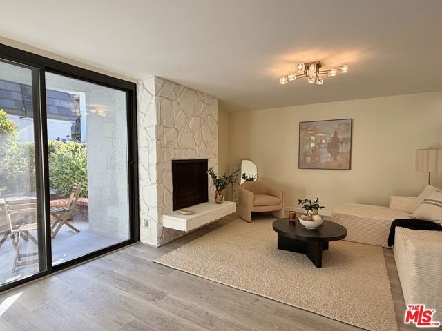 8105 Redlands Street 107, Playa Del Rey (los Angeles), CA 90293