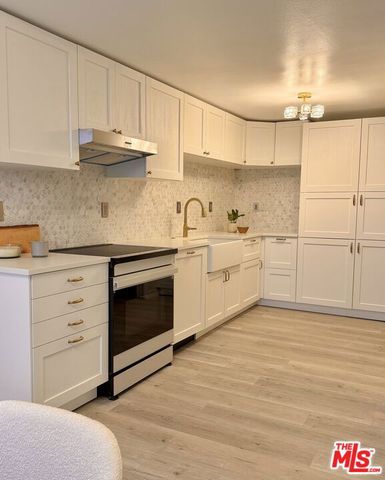 8105 Redlands Street 107, Playa Del Rey (los Angeles), CA 90293