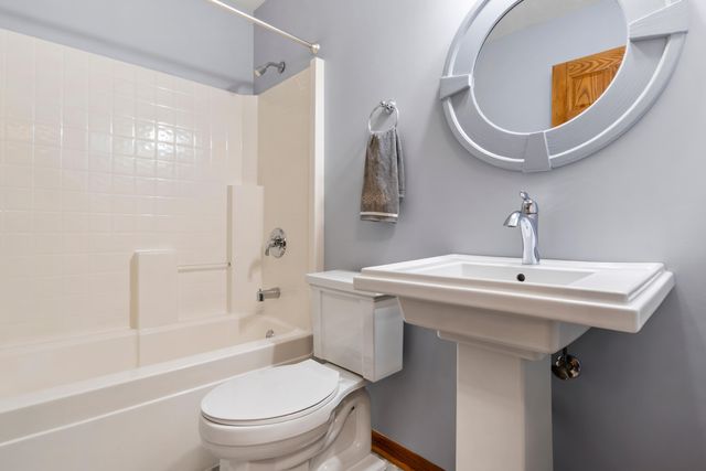 104 W FERNDALE Drive, Council Bluffs, IA 51503