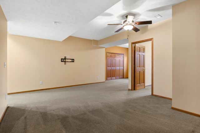 104 W FERNDALE Drive, Council Bluffs, IA 51503