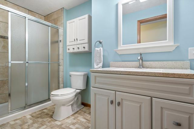 104 W FERNDALE Drive, Council Bluffs, IA 51503