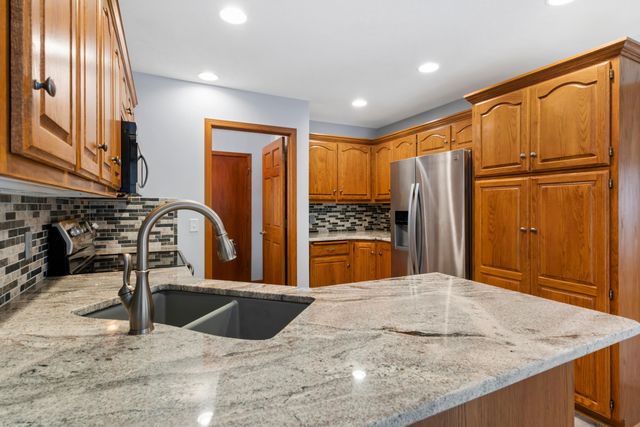 104 W FERNDALE Drive, Council Bluffs, IA 51503