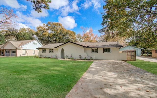 27226 Blueberry Hill Drive, Conroe, TX 77385