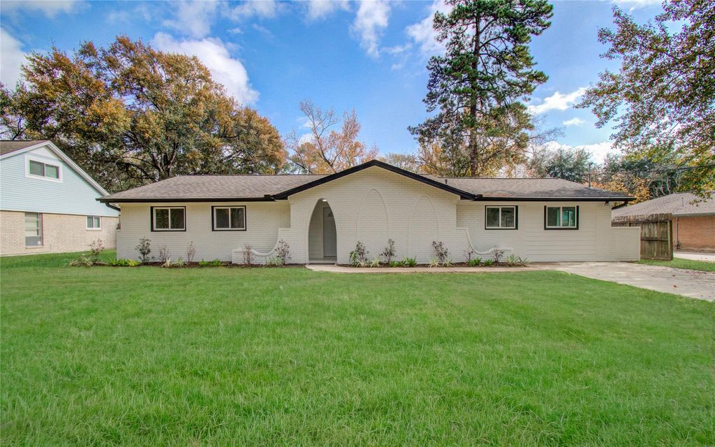 27226 Blueberry Hill Drive, Conroe, TX 77385