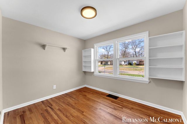 1116 Cricklewood Street Sw, City Of Wyoming, MI 49509