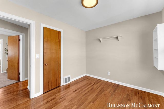 1116 Cricklewood Street Sw, City Of Wyoming, MI 49509