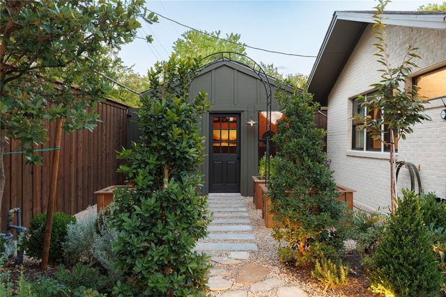 6861 E Mockingbird Lane, Dallas, TX 75214