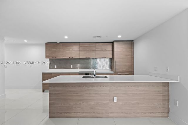 1300 S Miami 1810, Miami, FL 33130