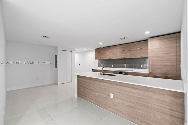 1300 S Miami 1810, Miami, FL 33130