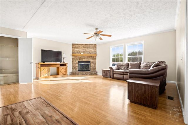 8433 Somerset Road, London, KY 40741