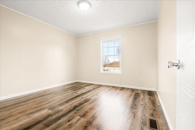 8433 Somerset Road, London, KY 40741