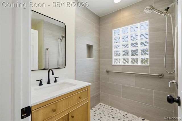 3829 W Auburn Road, Rochester Hills, MI 48309