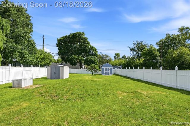 3829 W Auburn Road, Rochester Hills, MI 48309