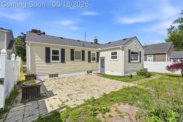 3829 W Auburn Road, Rochester Hills, MI 48309