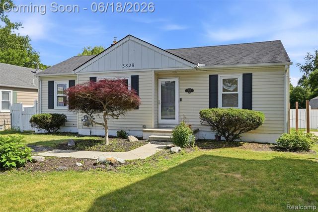 3829 W Auburn Road, Rochester Hills, MI 48309