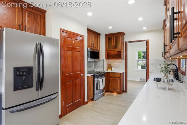 3829 W Auburn Road, Rochester Hills, MI 48309
