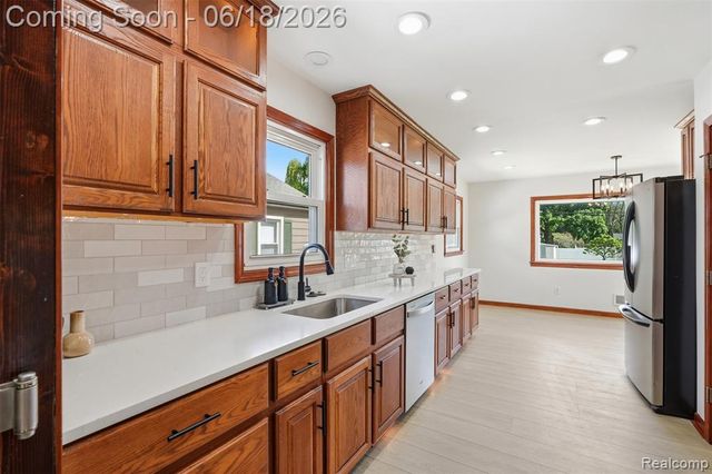 3829 W Auburn Road, Rochester Hills, MI 48309