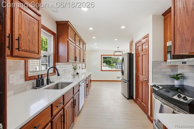 3829 W Auburn Road, Rochester Hills, MI 48309