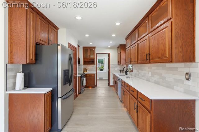 3829 W Auburn Road, Rochester Hills, MI 48309