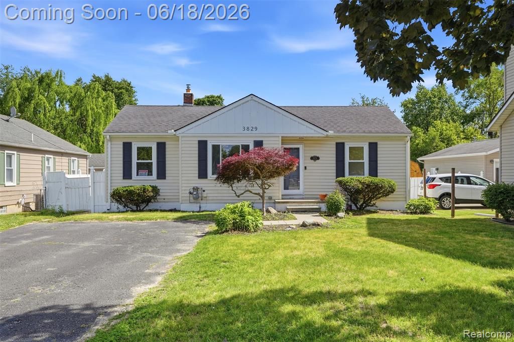 3829 W Auburn Road, Rochester Hills, MI 48309