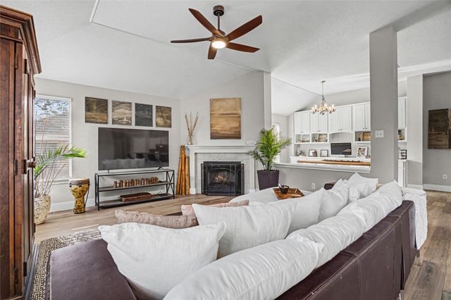 5708 Marchmont LN, Austin, TX 78749