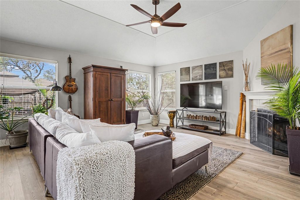 5708 Marchmont LN, Austin, TX 78749